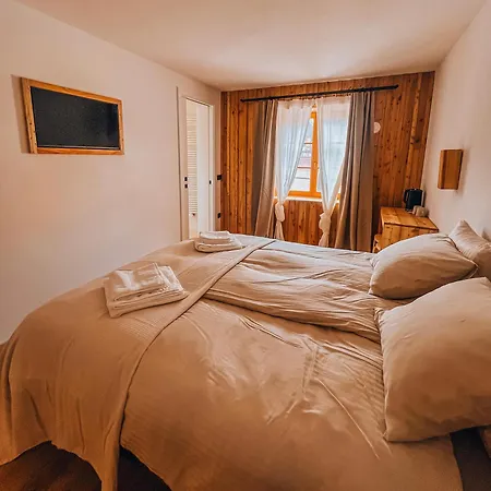 بيت ضيافة Maison Lenka